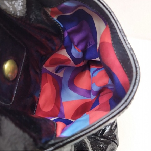 Coach Glossy Black Shoulder Bag HOBO drawstring with Gold Details.LEATHER. - Picture 9 of 14